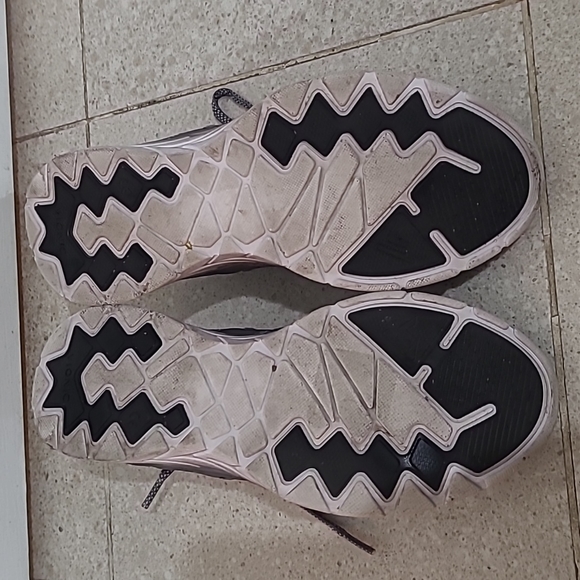 Vionic 335 Miles Sneakers - Picture 9 of 11